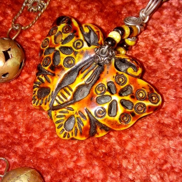AFRICAN BUTTERFLY NECKLACE - Picture 2 of 2